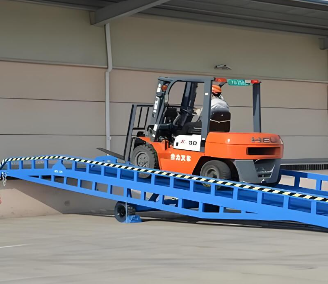 庄河移动式卸货平台（叉车用）